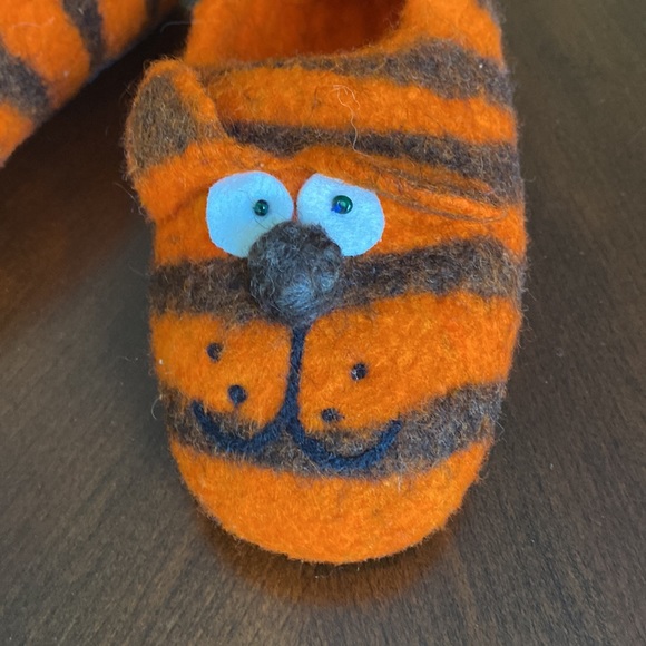 Orange Felt Wool Cat Shoes - Picture 5 of 6